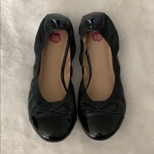 Black ballet flats